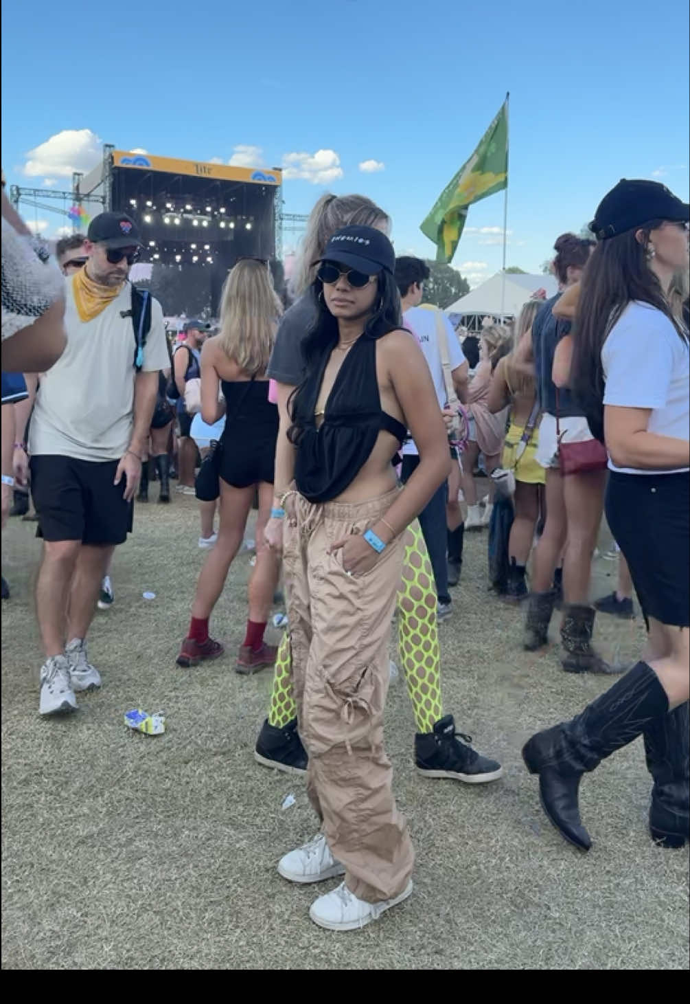 Spoiler I did not get a decent photo #creatorsearchinsights #aclfestival #aclfest #austintx #concertoutfit 