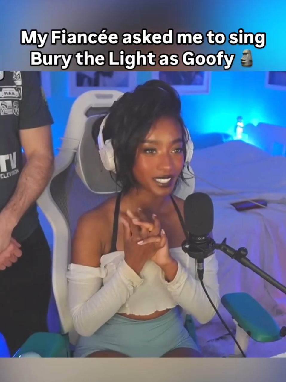 my fiancée summoned me to sing Bury the Light as Goofy and I had to lock in 🗿  @aliyawill original song by @ComposerCasey #couple #Love #voiceacting #devilmaycry #dmc5 