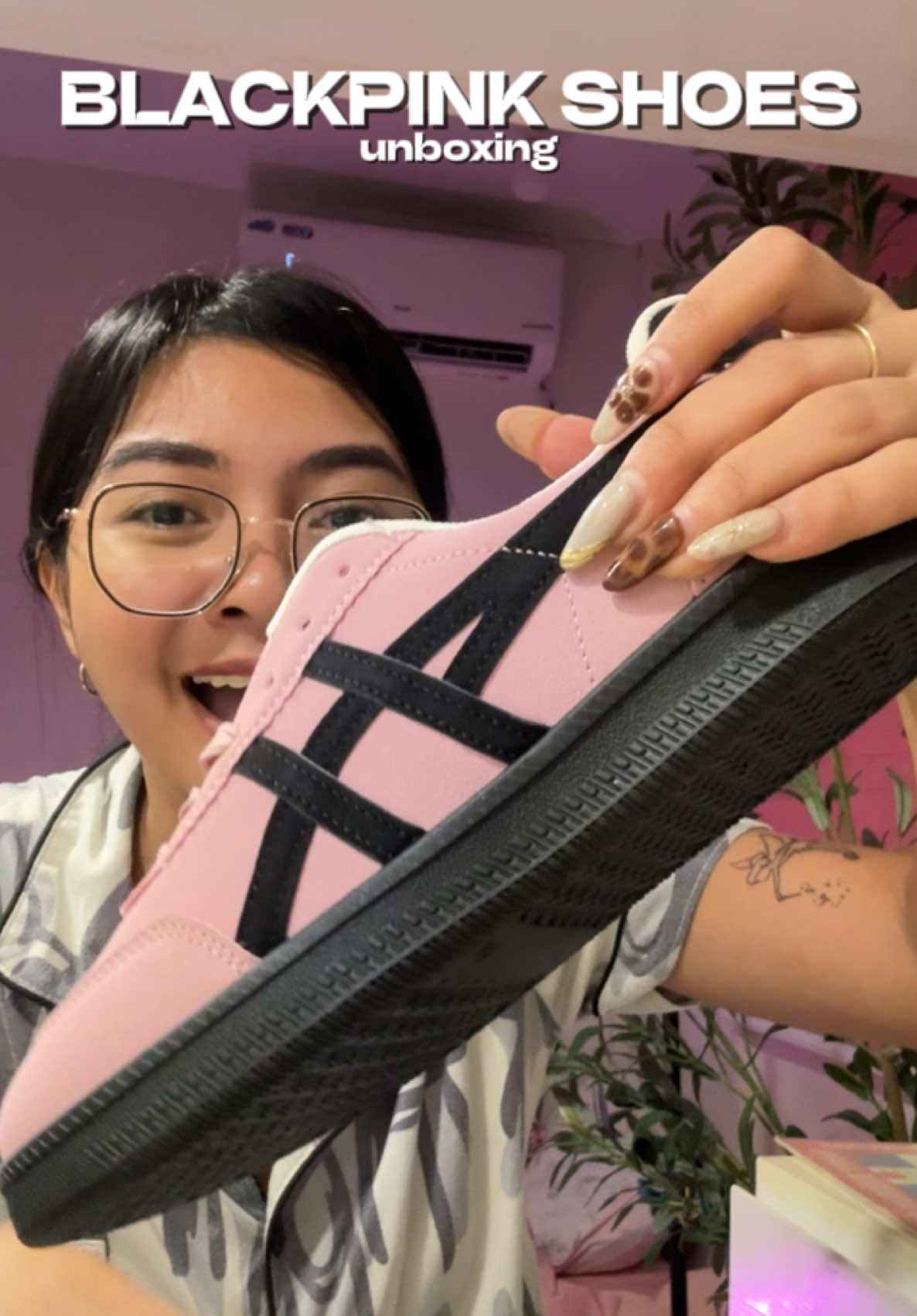 black pink shoes yarn??? 