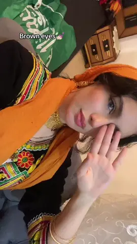 I love em nd I love my Saudi dress #fyp #browneyes #saudiclothes #arab #fyp 