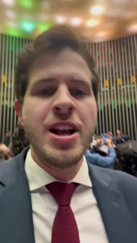 🚨 INACEITÁVEL! Mais uma vez, os inimigos do Brasil votaram contra o povo e a favor dos bilionários e das BETs. Essa votação que derrubou a taxação BBB é um ataque direto aos brasileiros que mais precisam. Sem essa arrecadação, programas sociais fundamentais e investimentos públicos ficam ameaçados.