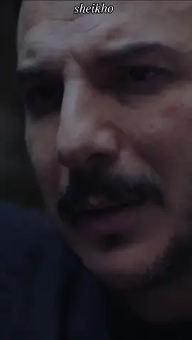 ليت الأيام لم تسلبنا عفويتنا، ولم تكدس على أكتافنا أثقال القلق والمسؤوليات. ليت قلوبنا ظلت نقية كما كانت، لا تخشى الغدر ولا تفكر ألف مرة قبل أن تثق. ليتنا بقينا على سجيتنا، نضحك بلا حساب، ونحلم بلا قيود، ونعيش بلا خوف من الغد. ليت الزمن يعيدنا إلى لحظات الطمأنينة التي لم ندرك قيمتها إلا بعد أن أصبحت ذكرى. ليت الأيام السابقة بقيت كما كانت، بكل دفئها وبساطتها، ليت الذكريات لم تصبح مجرد صور عابرة في زحام الحياة، ليتنا نملُك في حياتنا حق الإعادة..إعادة لحظة...إعادة شعور...اعادة ضحكة🥀🚶 حتى لو طاب بضل معلم💔...تخيّل🍂 #باسل_خياط #🥀 #💔 