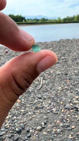 Está piedra que encontré resultó siendo más valiosa que una esmeralda @💚AVENTURA ESMERALDERA💚  #esmeraldas #esomenor #colombia 