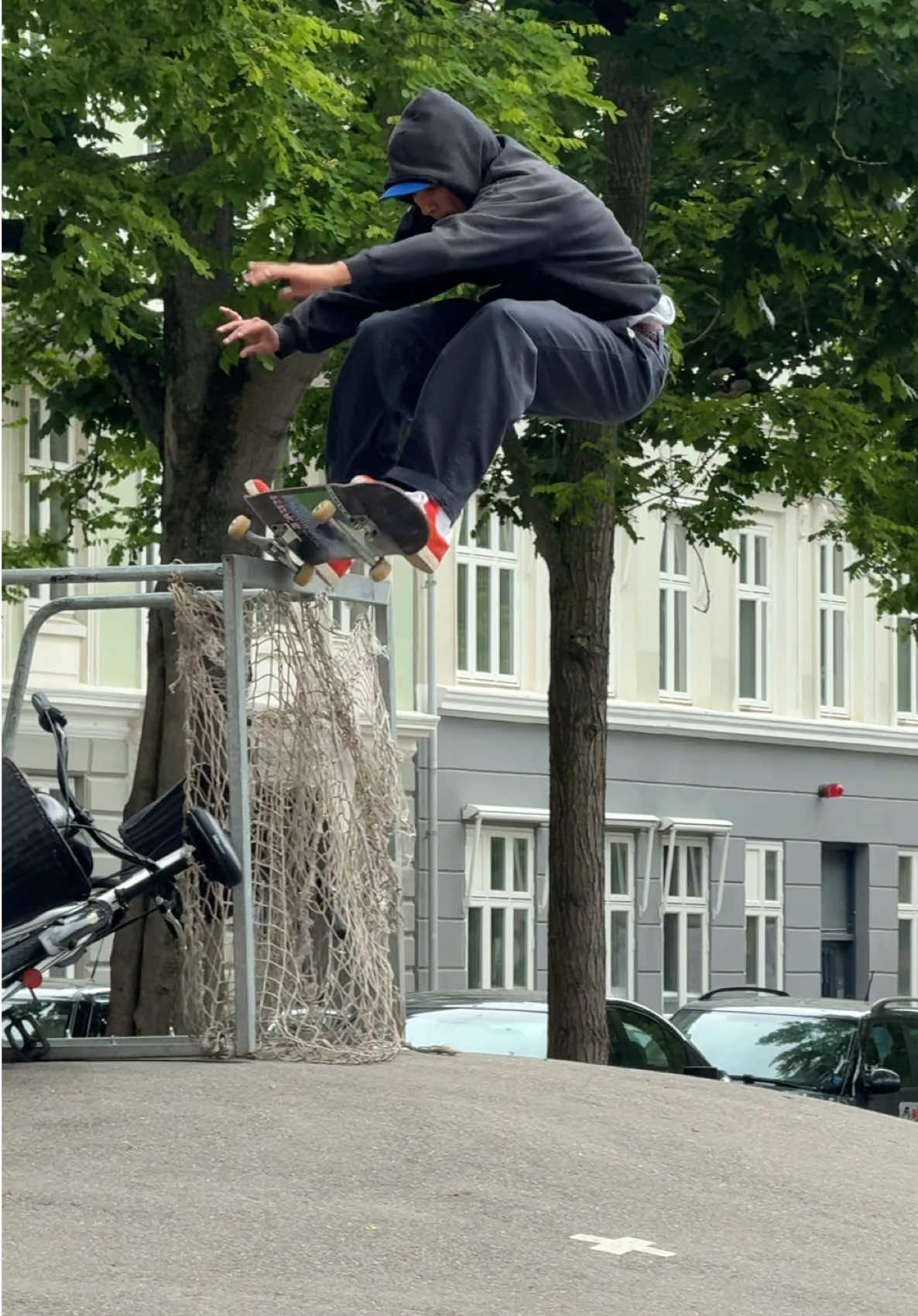 If at first you don’t succeed… 🥅 🛹 #louielopez #Skateboarding 
