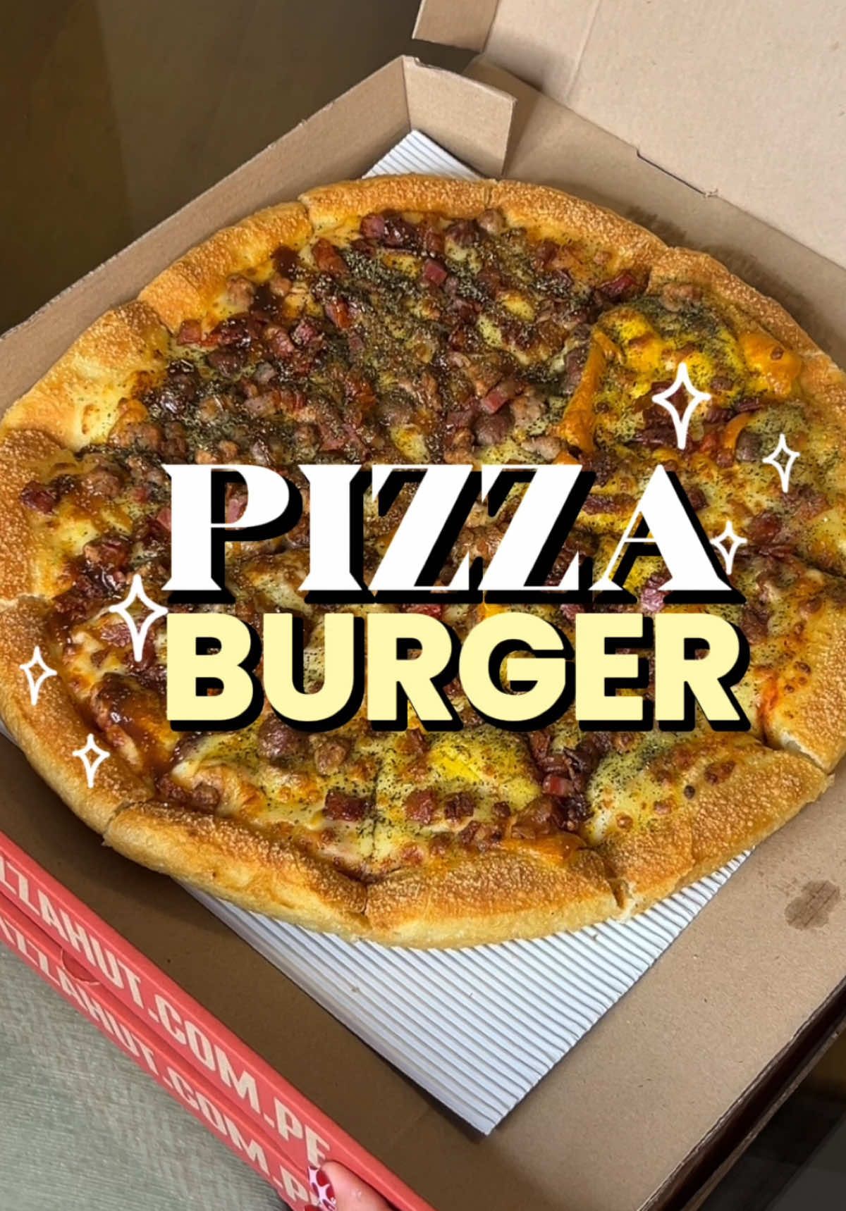 CC no puedes elegir entre 🍕pizza y 🍔hamburguesa peroooo @Pizza Hut Perú combinó lo mejor de ambos con la nueva Pizza Burger🤤 Lit un 10/10 ✨ #pizzahut #pizzalover #burger #Foodie #parejasdetiktok 