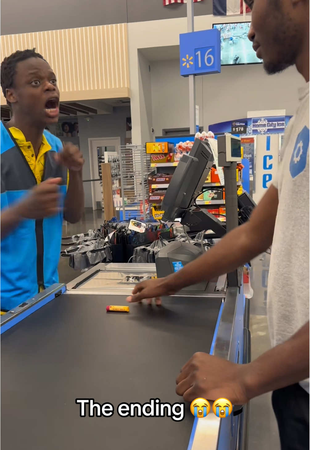 Wasn’t expecting that 😂😂 (@TheHs) #funny #store #prank #scare #troll 