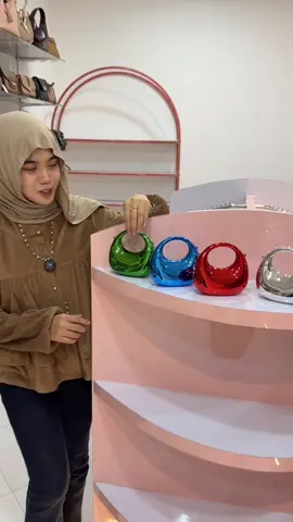 Tasnya lucu banget kan ? #taslucu #promomakan1010 #fyppppppppppppppppppppppp #taswanita 