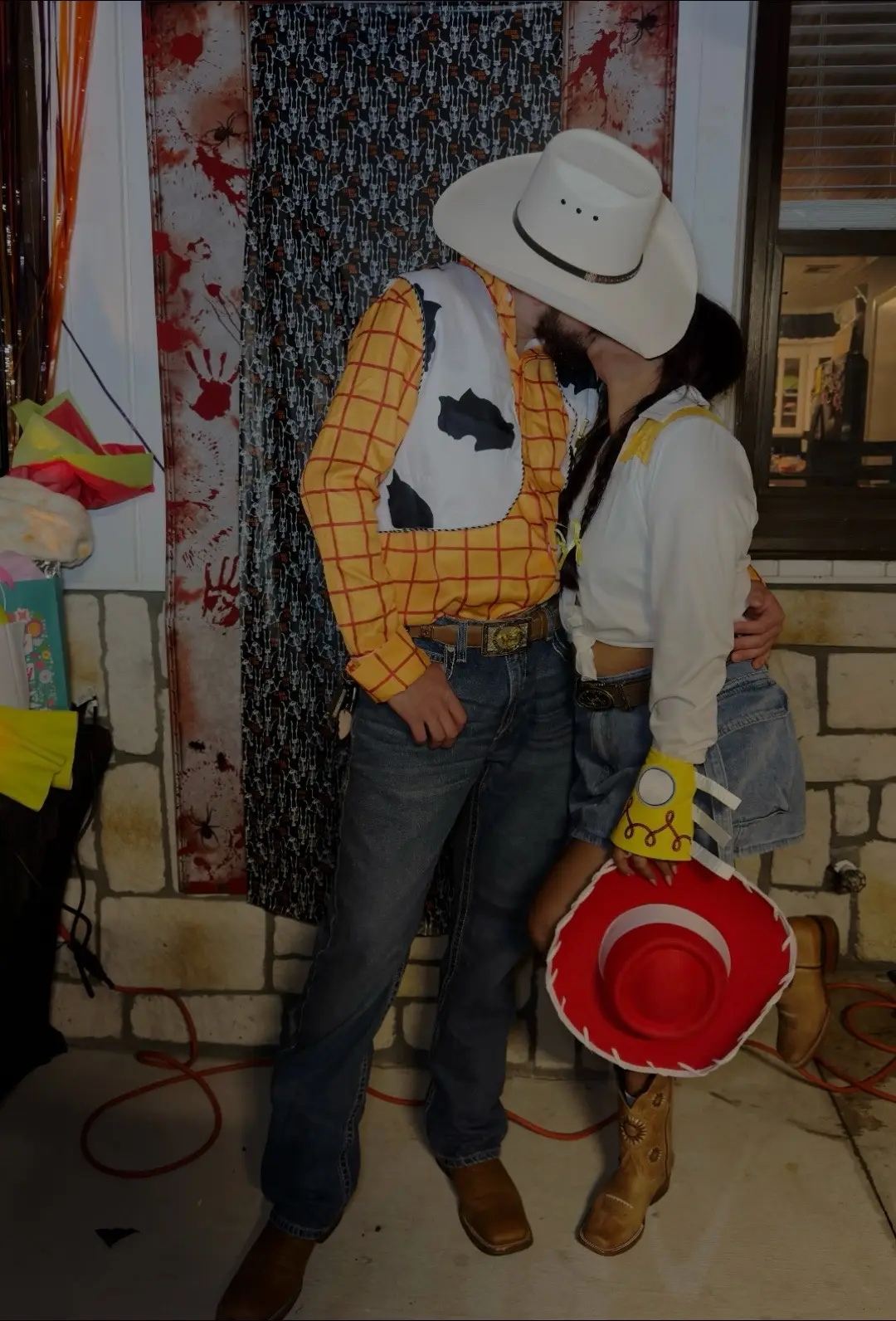 What costumes should we do this year ? 🤭  #mariahguerrero #halloween #halloweencostume #ideas #toystory #woody #jessieandwoody 