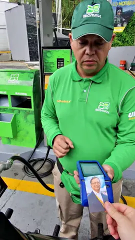 cuál es esa tarjeta? 😂 #humor #risas #bromas #calle #colombia 