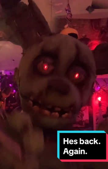 YUHHH ITS SPOOKY MONTH!! Time for him to come ALIVEEEE!! I’m sick rn this is prob a bad idea. 💔 #fnaf#fnafcosplay#cosplayer#springtrapcosplay#springtrap 