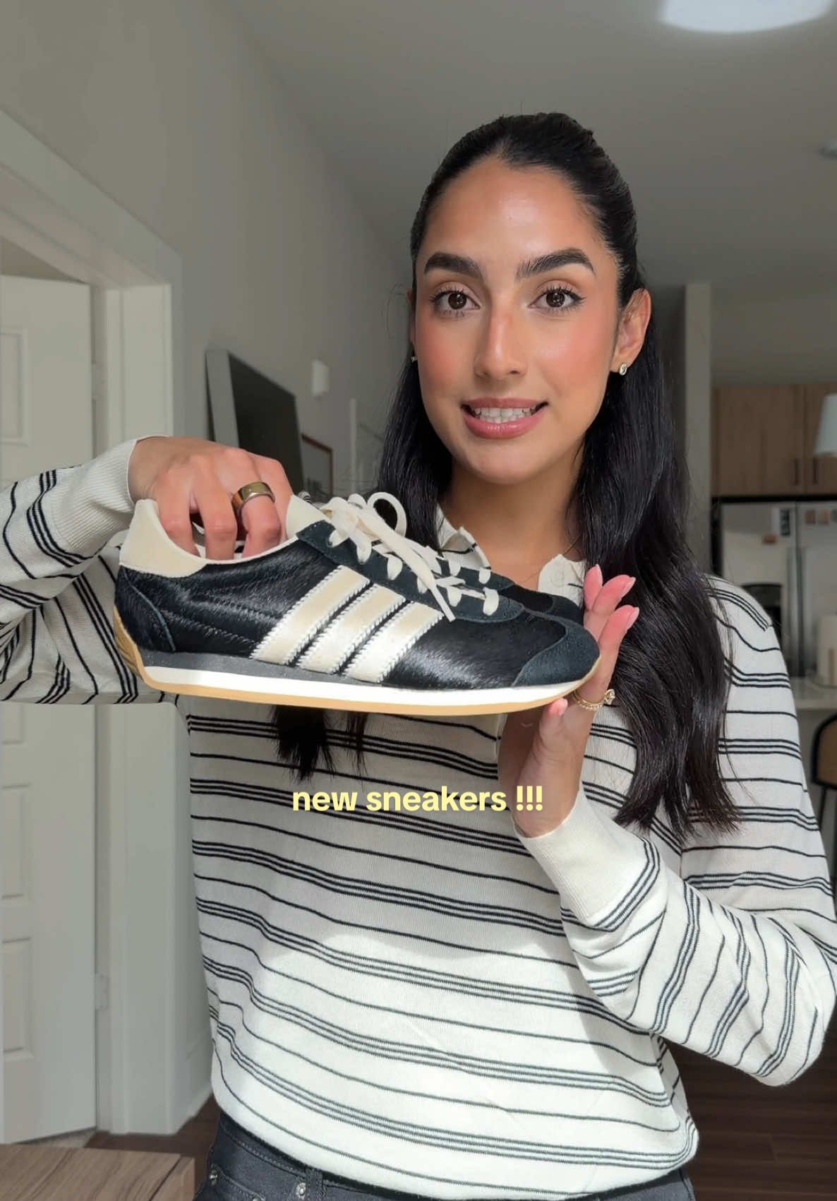 new sneakerssss checkkkk and yes I still wear sneakers. stop lying to yourselvesssss #sneakers #fallshoes #asos #adidas #haul #asoshaul 