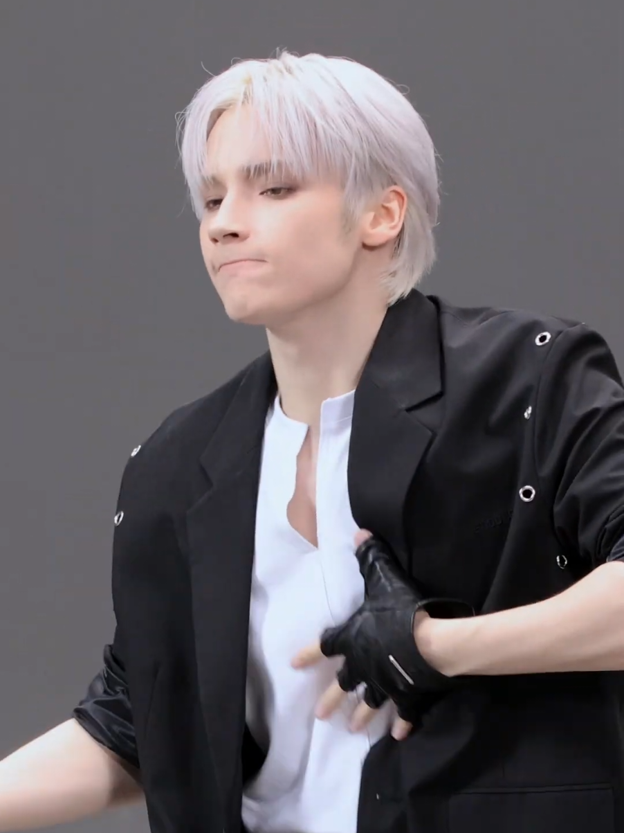 Noona bisa kerja dengan tenang,, makasih udah ngabarin sayang.. bahagia selalu yah. #hueningkai #txt #bighit #moa #kai 