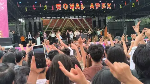 #ပြည်သူ့ရင်ပြင် #လပြည့်နေ့ #fyp #ဖလုတ်နေလိုက်🙂 