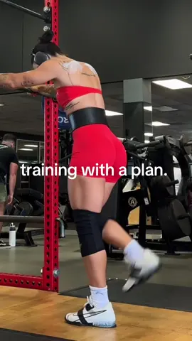 training > working out. full training plan 🔗 in b!0 #strengthandconditioning #strengthtraining #gymmotivation #strengthtrainingforwomen #workouttipsforwomen 