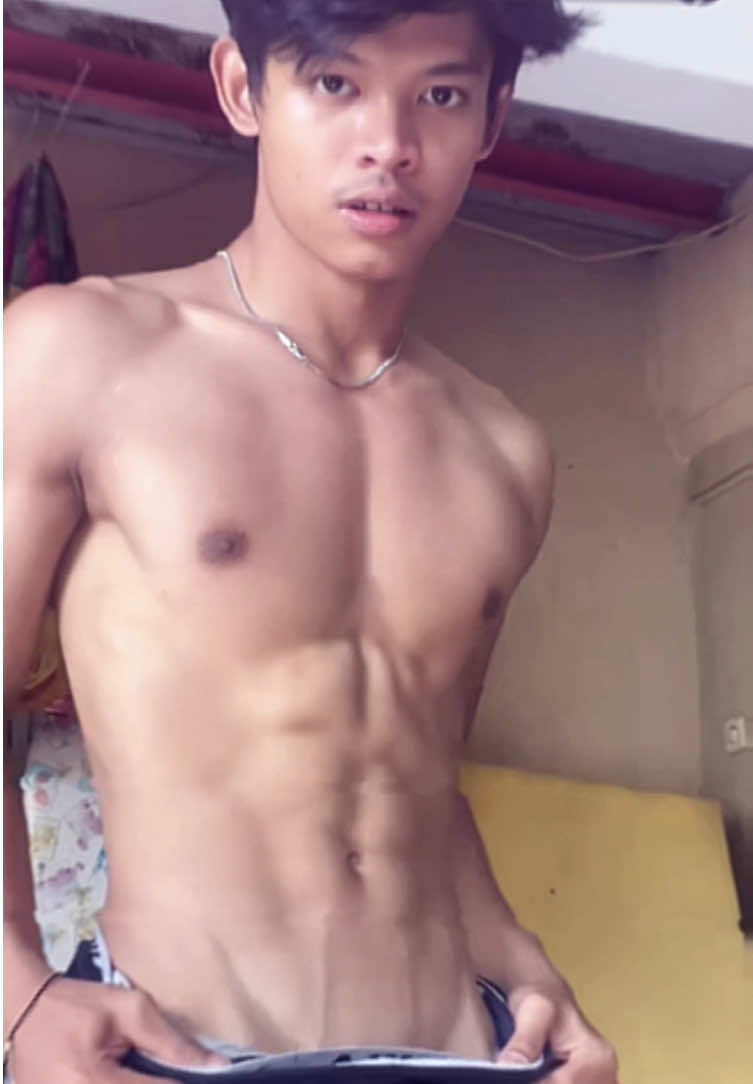 ada yg nonton live abang ini juga guys? #sixpackabs 