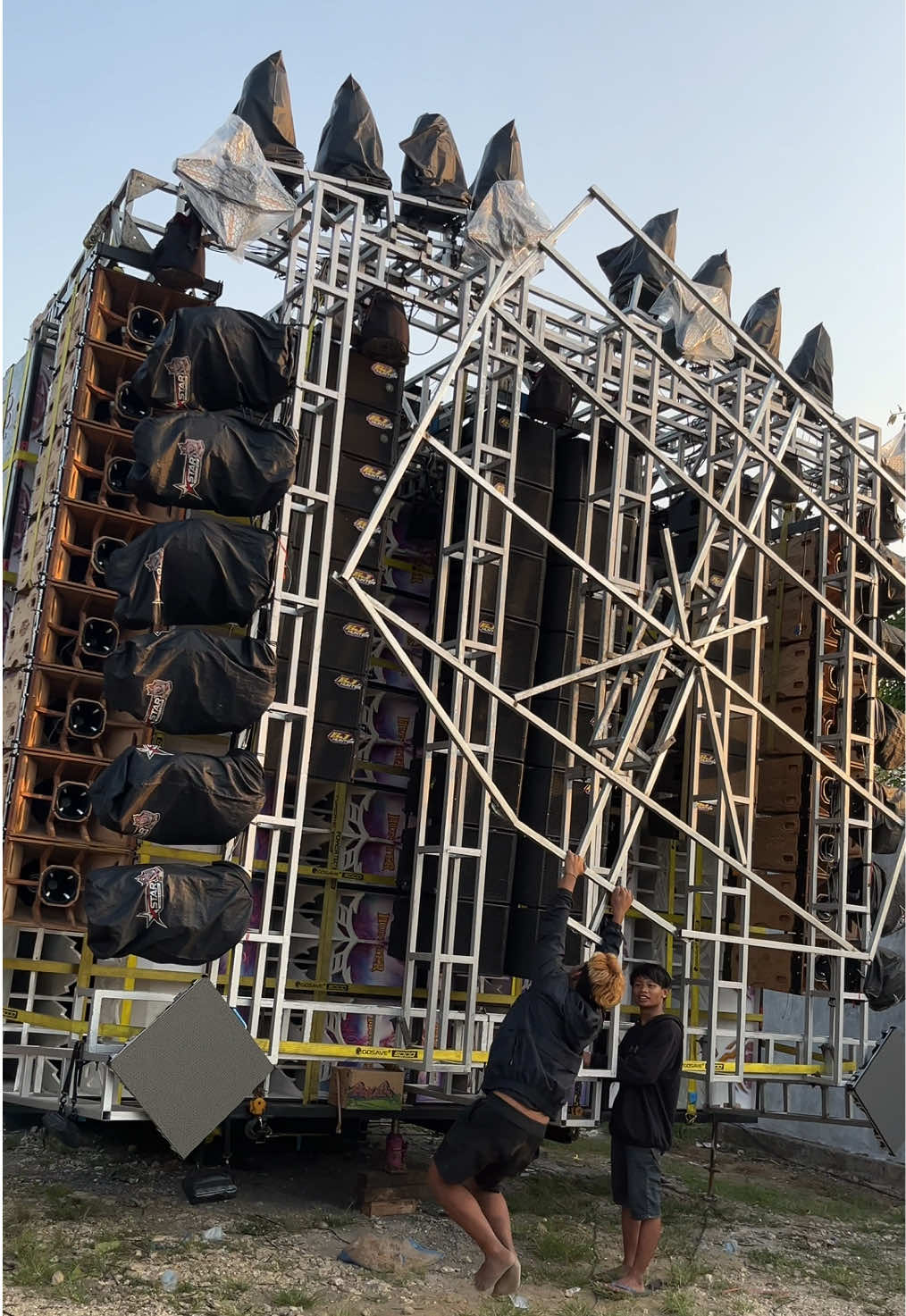 Test uji beban muatan malah asyik buat mainan 😅 @BJ HUNTER PROduction @STAR_LIGHTING💫 #karnavalgampingan #alingampingan #malang24jam #viralfyp #fyp 