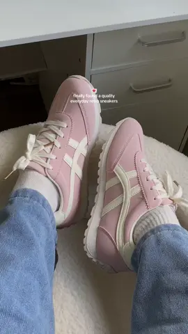 So inlove with this pink retro shoes of corolla🥹 so gaan and quality talaga #shoes #sneakers #corolla #pink 