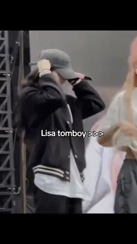 Amo este estilo de Lisa 🔥 #LISA #lisablackpink #fyp #podercerdito❤️ #ponmeenparati @LISA @TikTok en español @blackpinkofficial @TikTok @charli d’amelio 