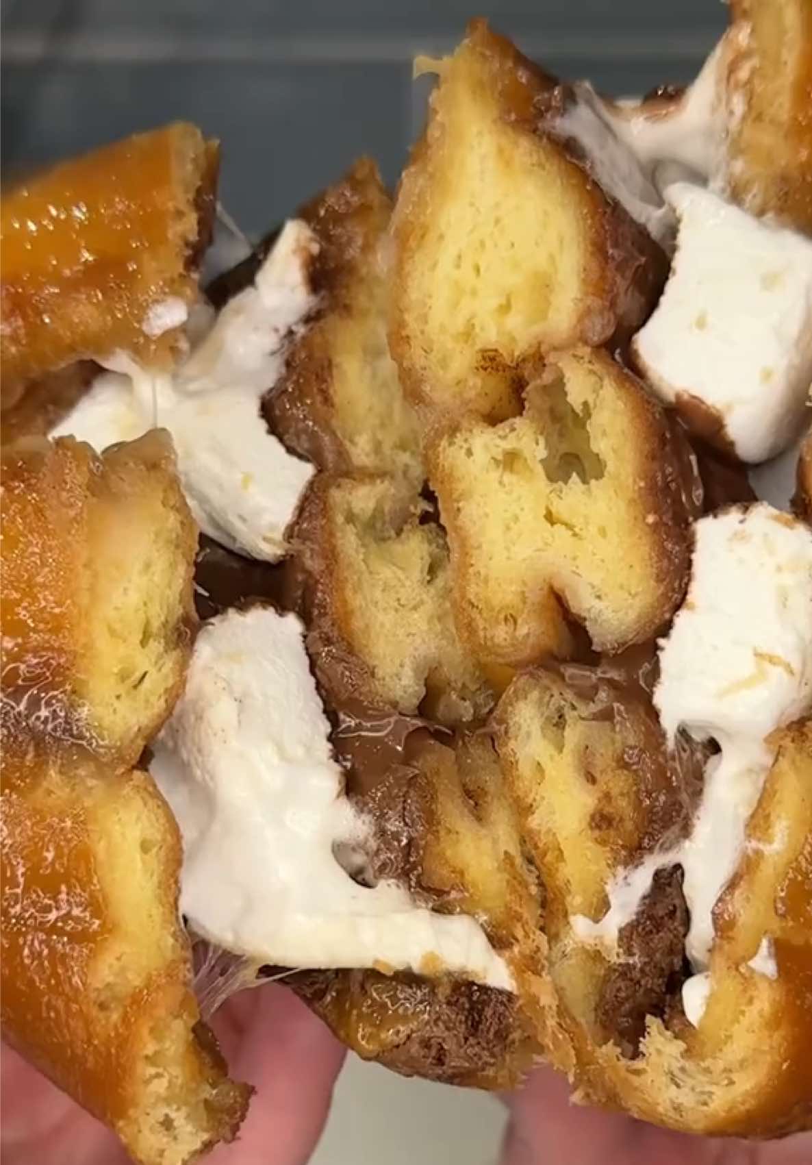 this is your sign to try a nutella smores honey bun 🍫🥮🤤 #nutella #dessert #Recipe #EasyRecipe #creatorsearchinsights 