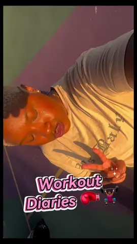 the song may be slow but the workout 🏋🏾‍♀️ surely wasn’t. 🥵I sooo enjoyed @fitnessunderthestars_  x @rumbleboxingmidtownmemphis. this class was FREE, CALORIE BURNING, FUN & LIMIT PUSHING. Would I attend again? YES! thennn they gifted us all my favorite— roses 🌹.🤩🏋🏾‍♀️🌹 thanksss @memriverparks for hosting the class there. 🤞🏾 see yall at the next one! 🌹🏋🏾‍♀️🔥#explorepage✨ #Fitness #boxingworkout #outsideworkout #downtownmemphis 