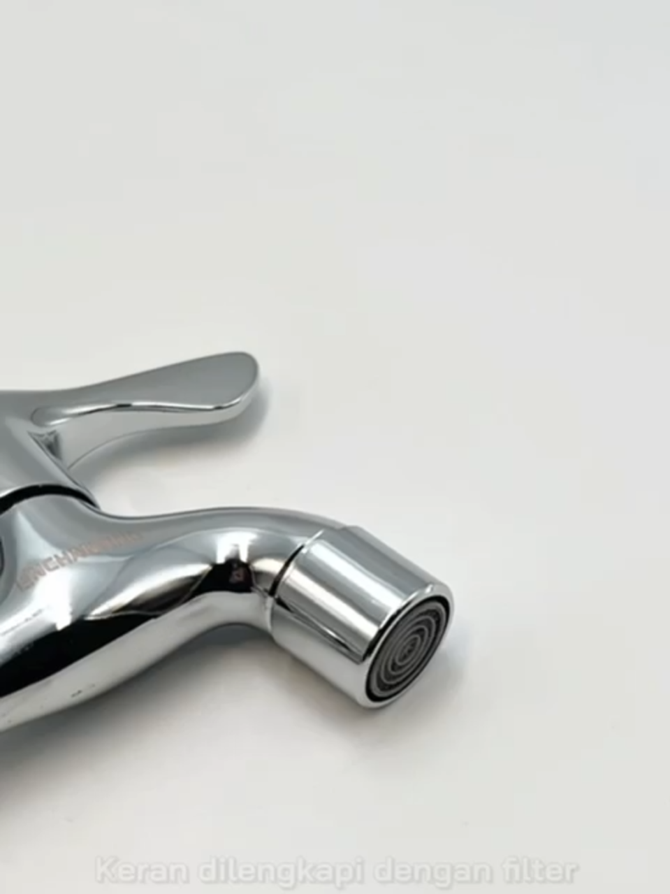 Keran air tembok E1596 dari Enchanting, rekomendasi banget kalau kamu mau bikin tempat wudhu yang nyaman. Keran yang dilengkapi dengan filter aerator bubble stream, yang bikin aliran airnya lembut di kulit. Yuk, check out sekarang!🥰 #kerantembok #keranwudhu #enchanting