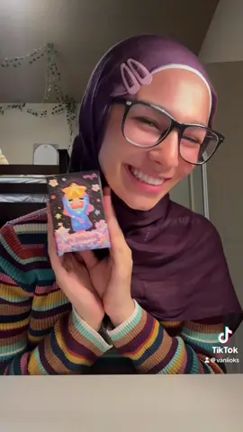 YAY I LOVE NYOTAS SM AND I ACTUALLY LOVE THIS ONE SM ITS SUPPOSED TO MEAN LIKE LOOKING FOR HOME AND STUFF AND I LOVE THAT SM💕🍎⭐️🫂🐛🍀 #popmart #blindboxopening #nyota 