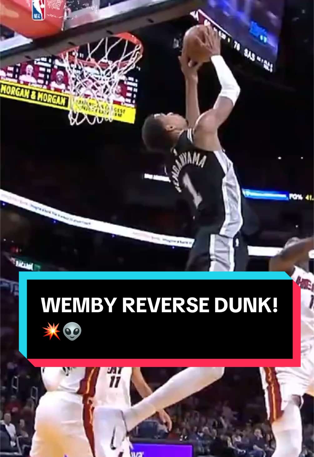 Wembanyama dengan reverse dunk-nya! 👽💥 #NBAHighlights