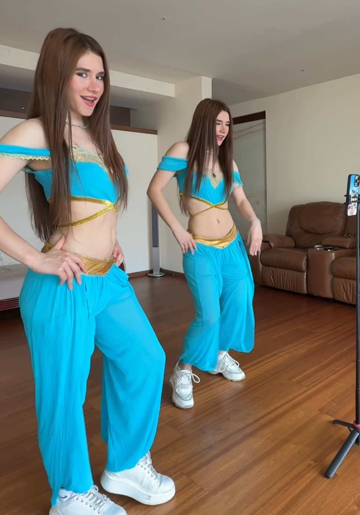Este trend sin cortes 🎥👭🏻 #gemelas #transiciones #behindthescenes #twins #likesugaronmytongue 