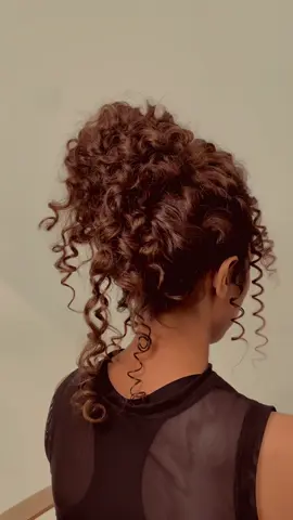 Keriting itu cantik!!🤗👩🏽‍🦱#curlyhair #nonaflores #nonatimur @R.O.S.S 