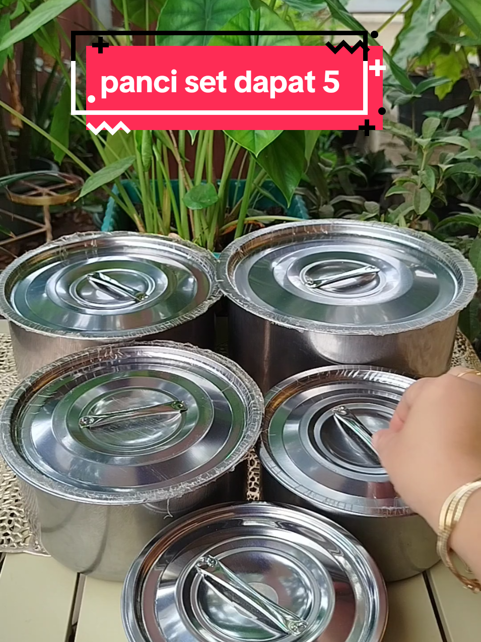Koleksi panci set yang sekali belanja dapat 5 panci.. yuk order, klik keranjang kuning #panci #pancistainless #pancistainlessmurah #panciset #tiktokfyp 