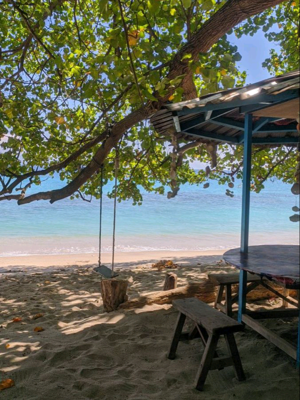 La #islatintipán  e #islapalma son un pedacito de cielo en el Caribe colombiano donde la arena blanca y el mar cristalino te envuelven en su tranquilida... sin duda, las islas más hermosas del archipiélago san bernando  #islatime🌞🌴💦 