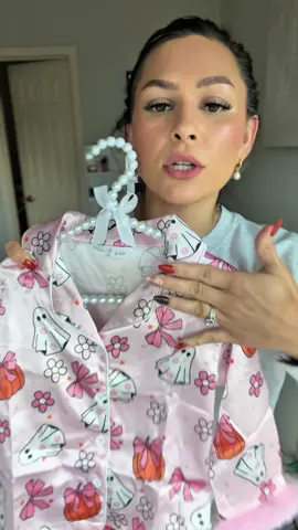 ARE YOU JOKING?! These are adorable!!👻💕 #toddlerpajamas #halloweenpajamas #toddlerhalloweenpjs #girlypajamas #girlmama  Toddler Halloween pajamas  Toddler girl pajamas  Halloween pjs for girls 