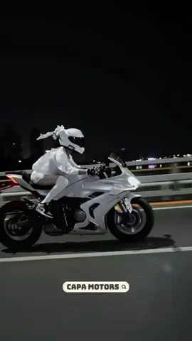 shining wheels, fearless heart – bánh xe tỏa sáng, trái tim không sợ hãi 🏍️💥🌟 #bikerlife #freedom #ladybiker #speed #coolgirls