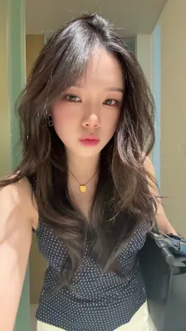 9.16 am and still in the bathroom #OOTD 