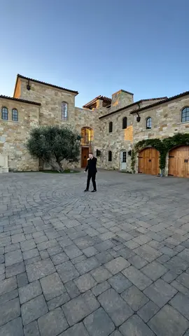 Imagine coming home to this! #fyp #luxurylife #luxuryhomes #asvegasrealtor #nickarace 