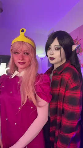 She likes meeee 😳 @Kwaily #princessbubblegum #horadeaventuracosplay #marceline #halloweenmakeup 