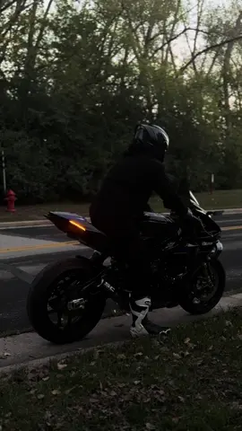 R1m🖤 #fyp #bikelife #motorbike #biker #biketok