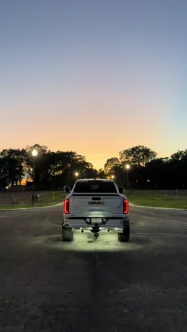 🎃#deletedl5p #fyp #bubbatruck #duramax #gmcsierra #sunset 