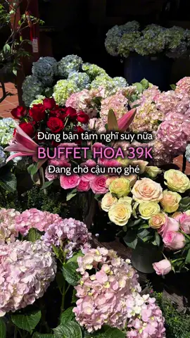 💐 39K một vé — xách về cả vườn hoa 🌿 Tới Nhà Cafe không chỉ uống ngon mà còn tự tay chọn hoa siêu vui 🫶 📍 Chill nhẹ một buổi, mang hoa xinh về nhà thôi cậu mợ ơi🌷 #Venhacafe #cafequan7 #buffethoa #caphesaigon #checkin 