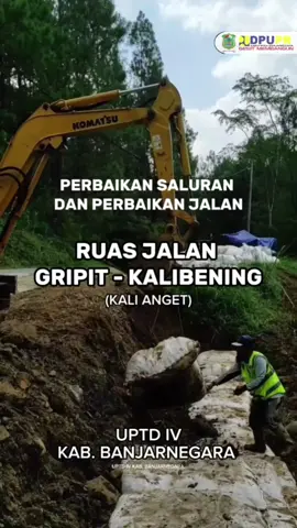 Alhamdulillah, pekerjaan pemeliharaan rutin ruas Jalan Gripit – Kalibening, tepatnya di titik Kalianget, telah selesai dilaksanakan oleh UPTD Wilayah 4 DPU PR Banjarnegara. ✅ Penanganan jalan ambles ✅ Perbaikan drainase ✅ Pembuatan penahan badan jalan Ruas jalan ini menjadi akses penting antar kecamatan sekaligus jalur menuju wisata pemandian air hangat Kalianget. Dengan perbaikan ini, diharapkan kenyamanan dan keselamatan pengguna jalan semakin meningkat, serta mendukung geliat pariwisata daerah. 🚗🌿💦 #Banjarnegara #DPUPR #UPTD4 #PemeliharaanJalan #kalibening 