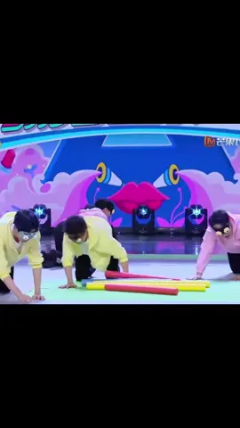 còn lại gì ta xem đó vậy . lung lung cho e mươn cây gậy của anh để đập tan tin đồn có dc không ??   ngồi chờ những tác phẩm chưa phát sóng  #justiceforyumenglong #于朦胧 #yumenglong #vumonglung #alanyu 