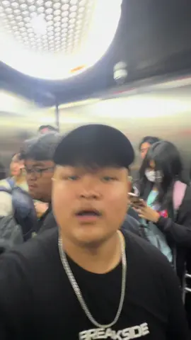 lift prank give away #uratmaluputus #pranklucu #liftprank 