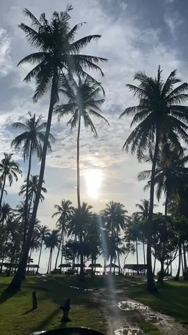 saatnya bersantai🏝️ #beach #pantaicibeureum1 #anyer #santai #fypage 