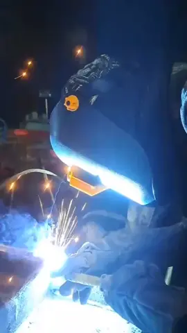 tetep semangat buat diri aku sendiri #senimanapi🇮🇩ituprofesiku💪👍 #welderindonesia🇮🇩  #anakratau #fyppppppppppppppppppppppp 