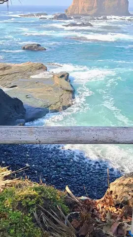 Pantai terlihat Tenang tapi tidak dengan ombak nya,Begitu juga manusia terlihat tenang tapi tidak dengan pikirannya.. #jember #papumabeachjember 