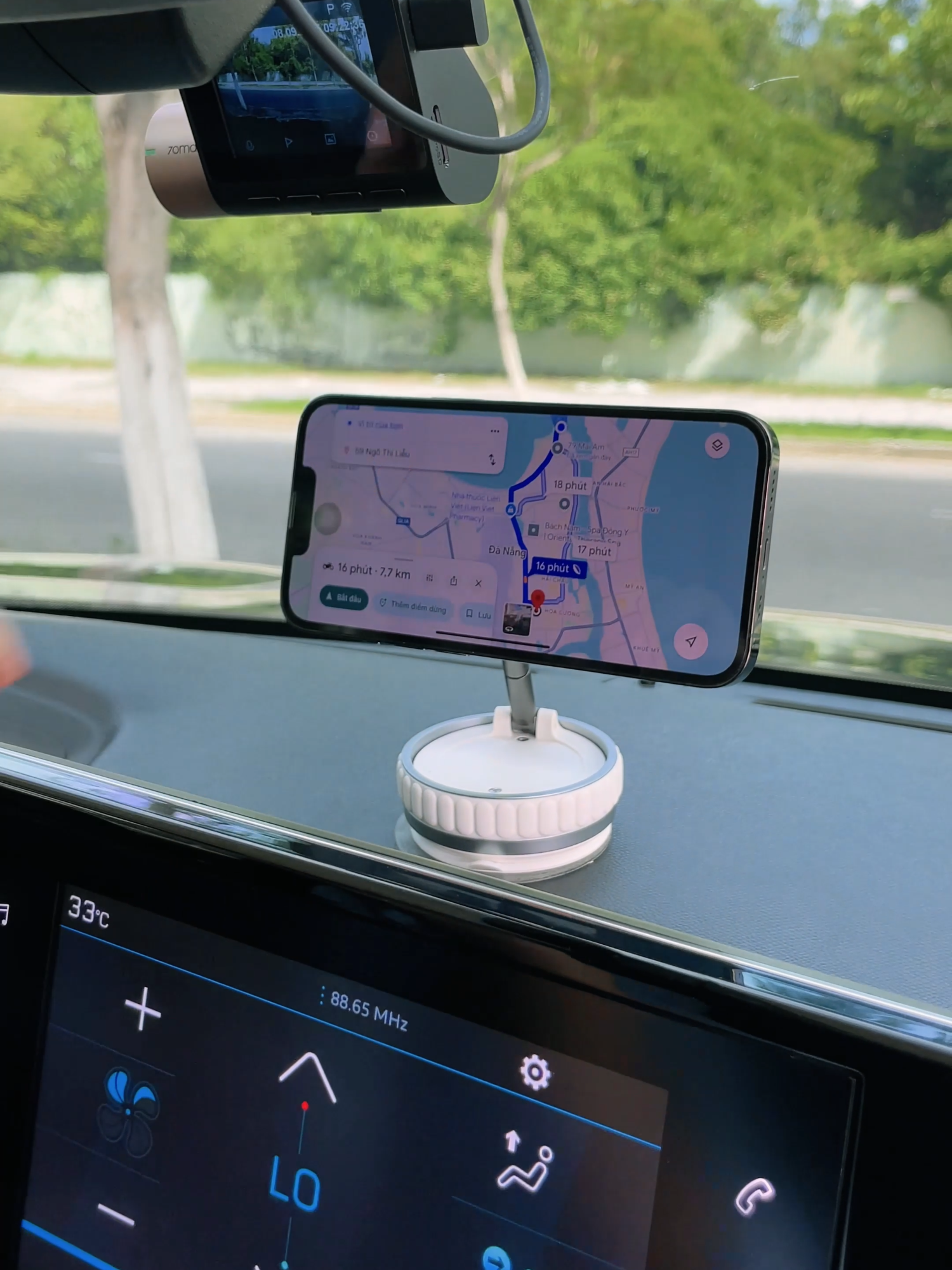 Trải nghiệm Kẹp điện thoại từ tính hút chân không nhà Medicar - phiên bản mới, nhỏ gọn, tiện lợi mà anh em nào cũng nên sở hữu! #phukienoto #oto #medicar #kepdienthoai #kẹpdienthoaixehoi #giadodienthoai #giadodienthoaioto