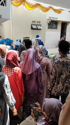 Happy wedding🙂abang dan mbak😊semoga menjadi keluarga yang SAMAWA🤲🙏