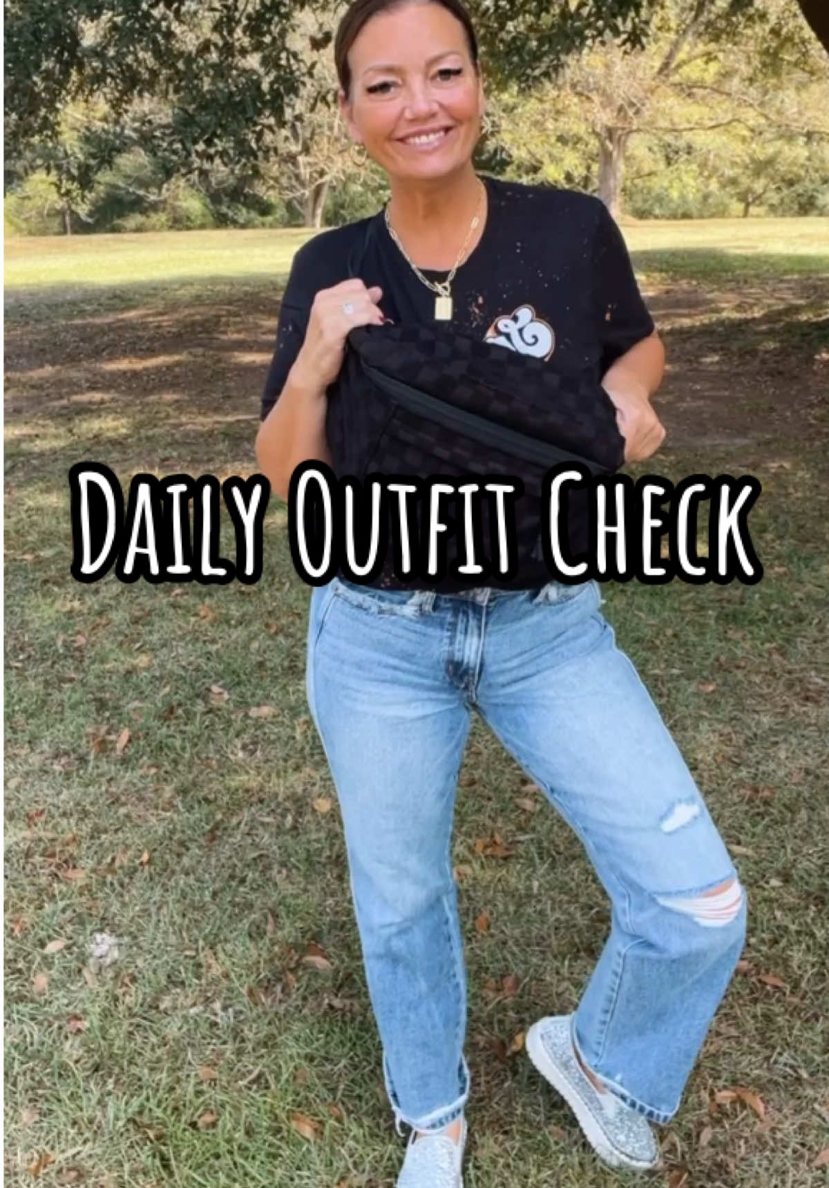 COMFY Vibes! 🖤🩵🤍🧡 #fallfashion #comfyclothes #ootds #judybluejeans #spookyvibes 