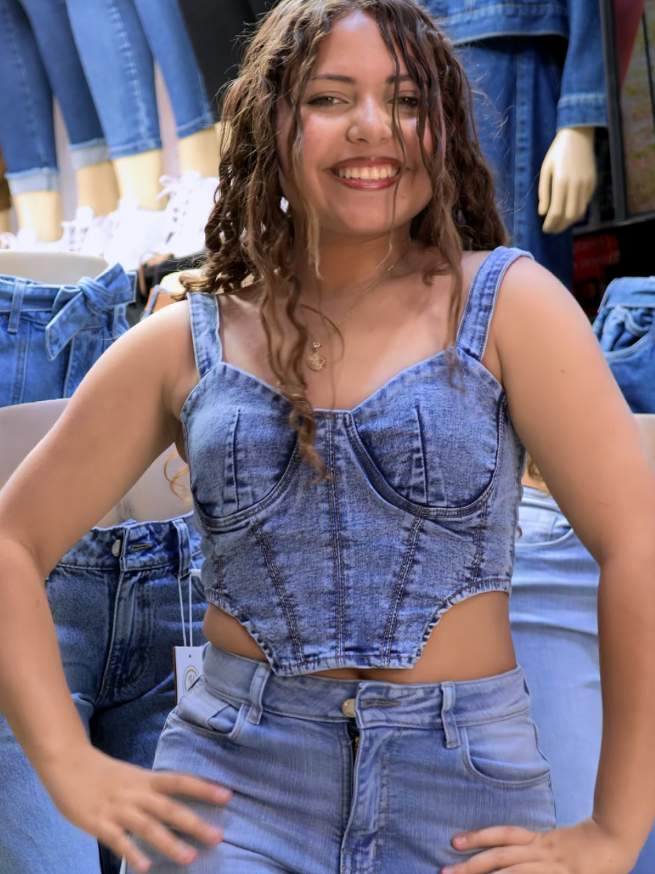 Ya disponible nuevo catálogo por mayor y menor. Hacemos envios a todo el Perú. Tenemos variedad de colores y tallas. Pide tu catálogo en los comentarios #gamarrafashion #gamarramayorista #gamarra #jeans #kellyfashion @norbelrulitos_official 