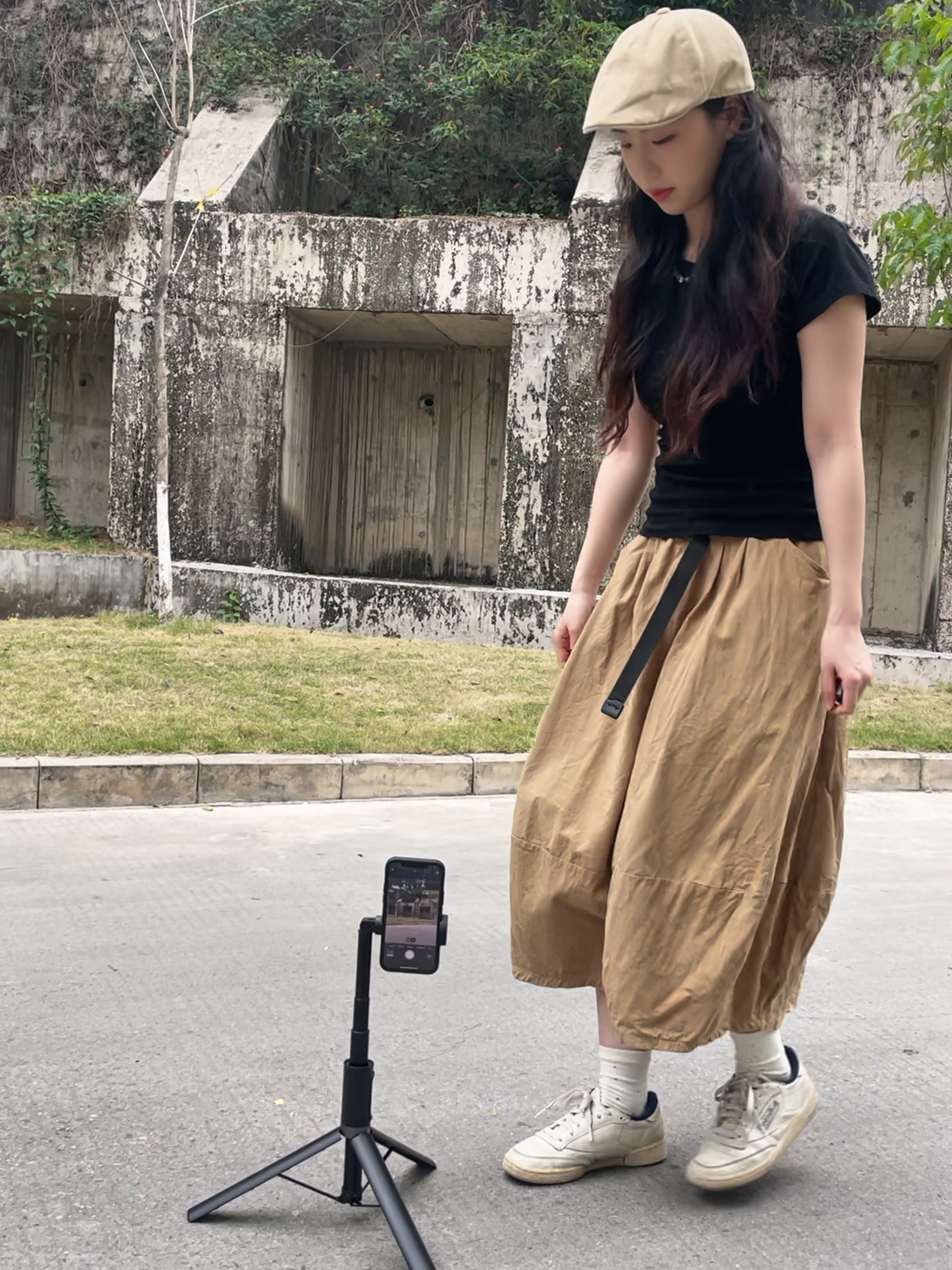 A magnetic phone holder that changes the way I create#FYP #iphone #phoneholder #magnetic #Vlog #tripod #creator